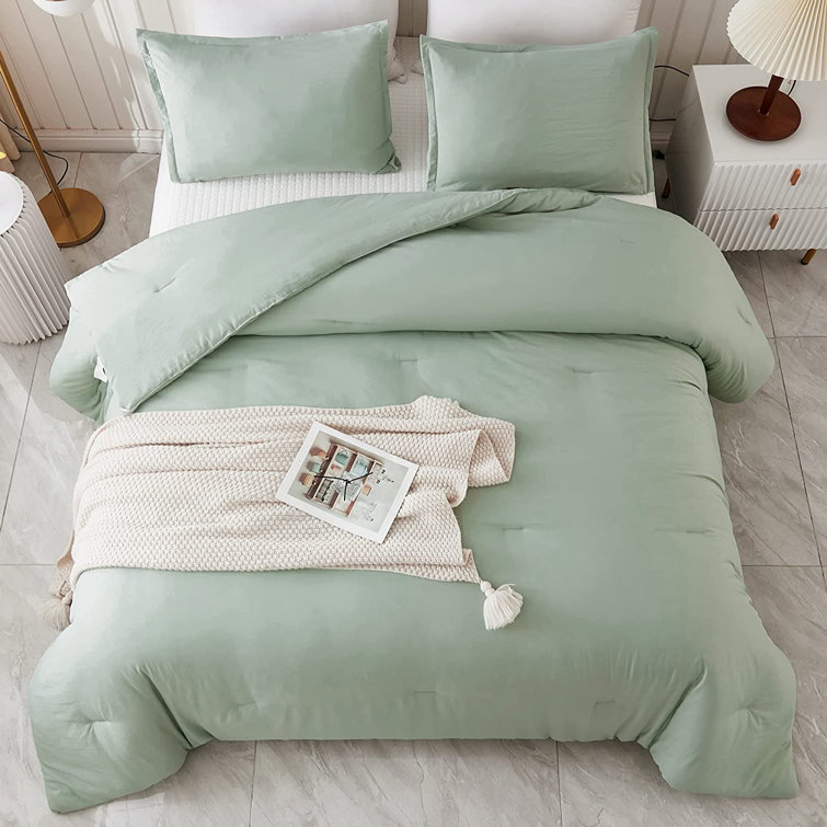 Latitude Run Masami Light Green Microfiber 3 Piece Quilt Set